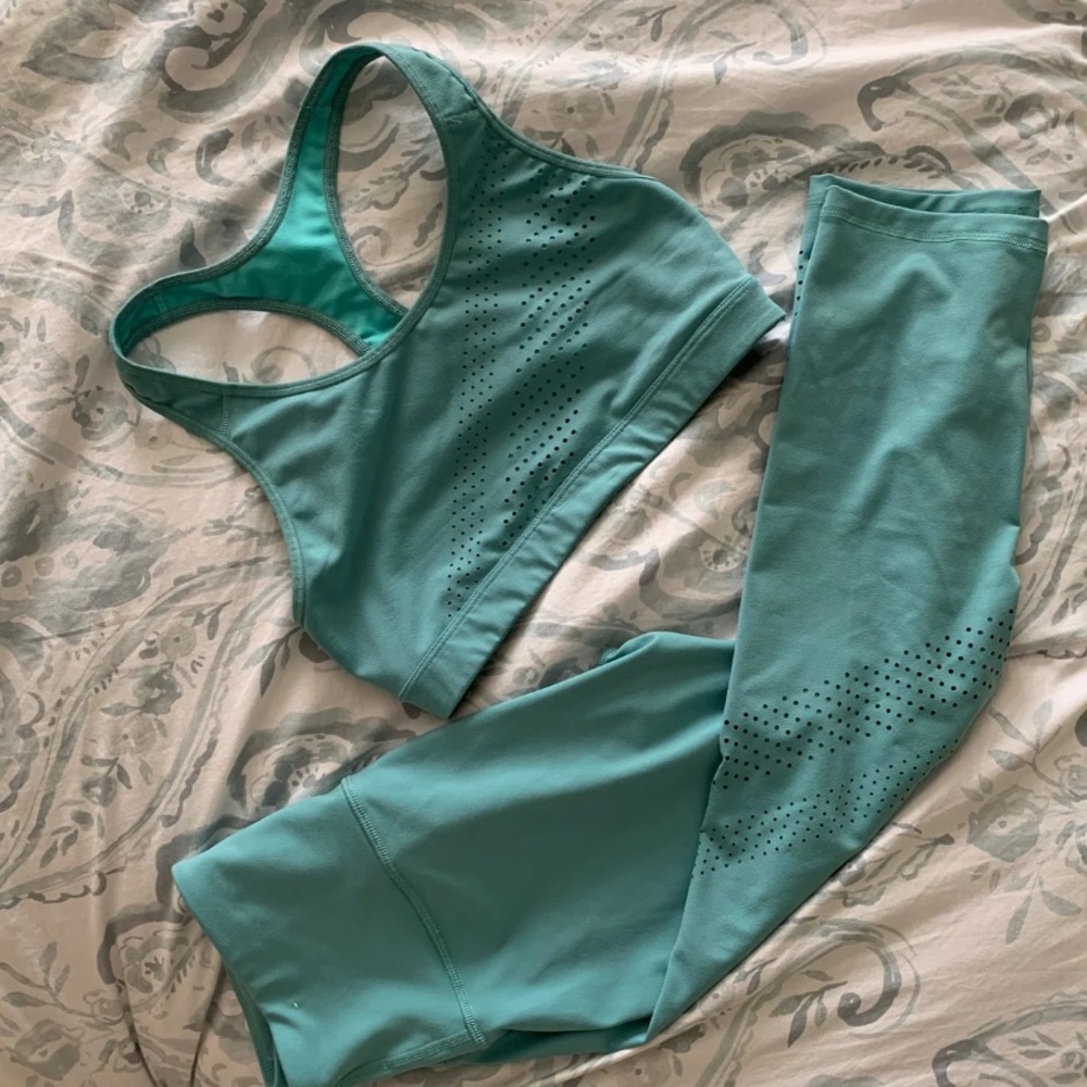 Old Navy Active Leggings & Sports Bra